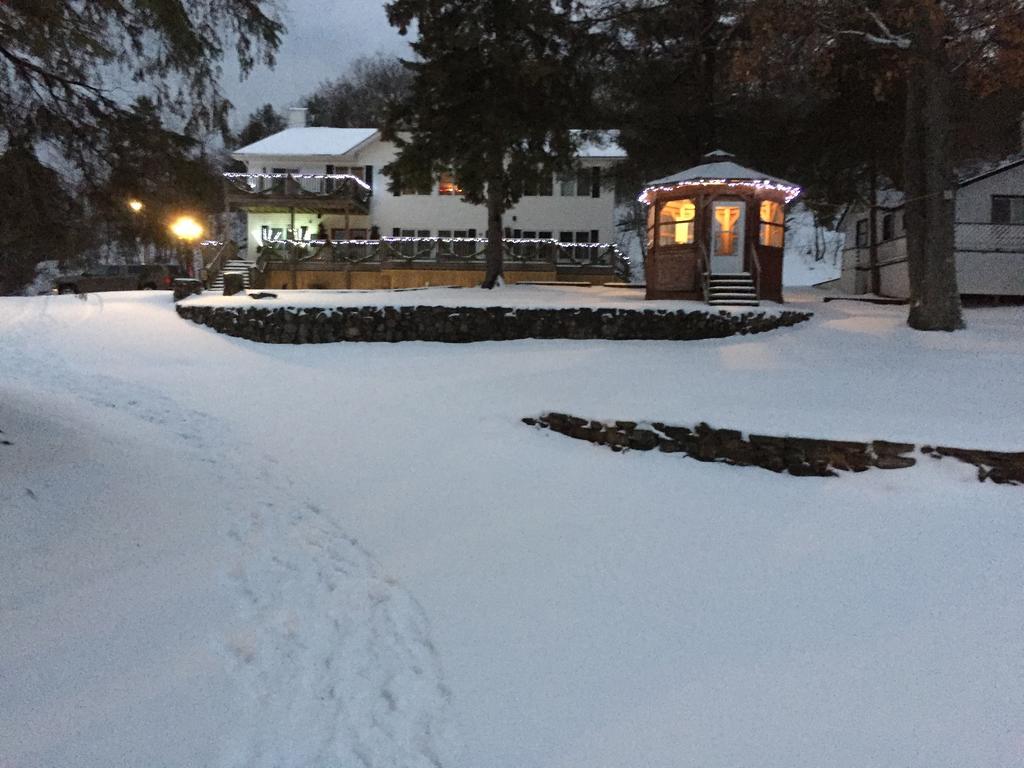 Little Hawk Resort & Marina Algonquin Highlands المظهر الخارجي الصورة