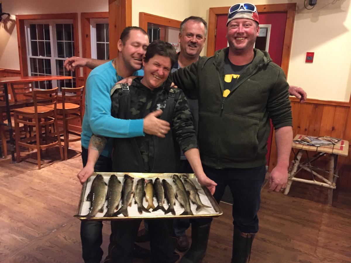 Little Hawk Resort & Marina Algonquin Highlands المظهر الخارجي الصورة